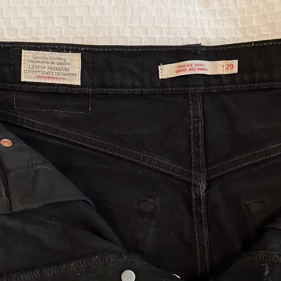 Levi’s Ribcage Jean Shorts - Picture 3 of 5